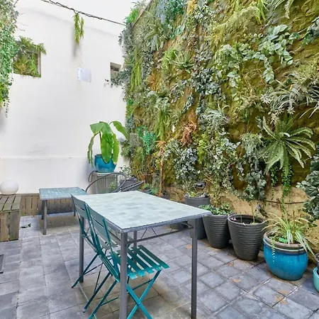 Abbesses 18th Bright With Private Courtyard By Mey Agency Appartement Parijs